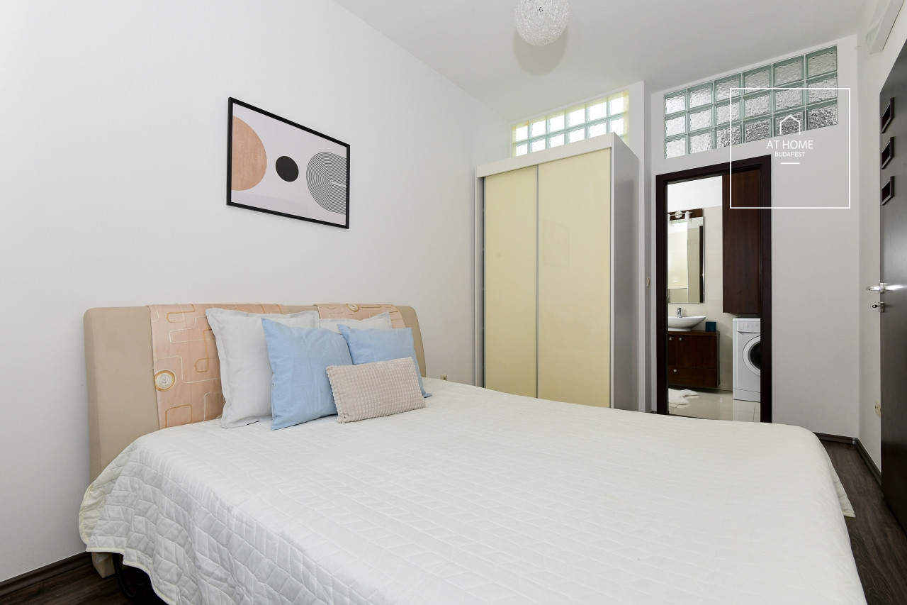 One-bedroom apartment with a balcony in District VI, Terézváros