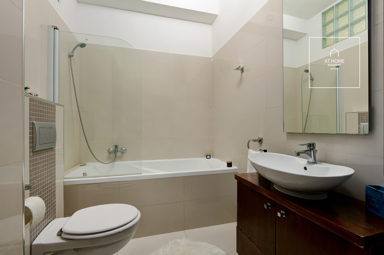 One-bedroom apartment with a balcony in District VI, Terézváros