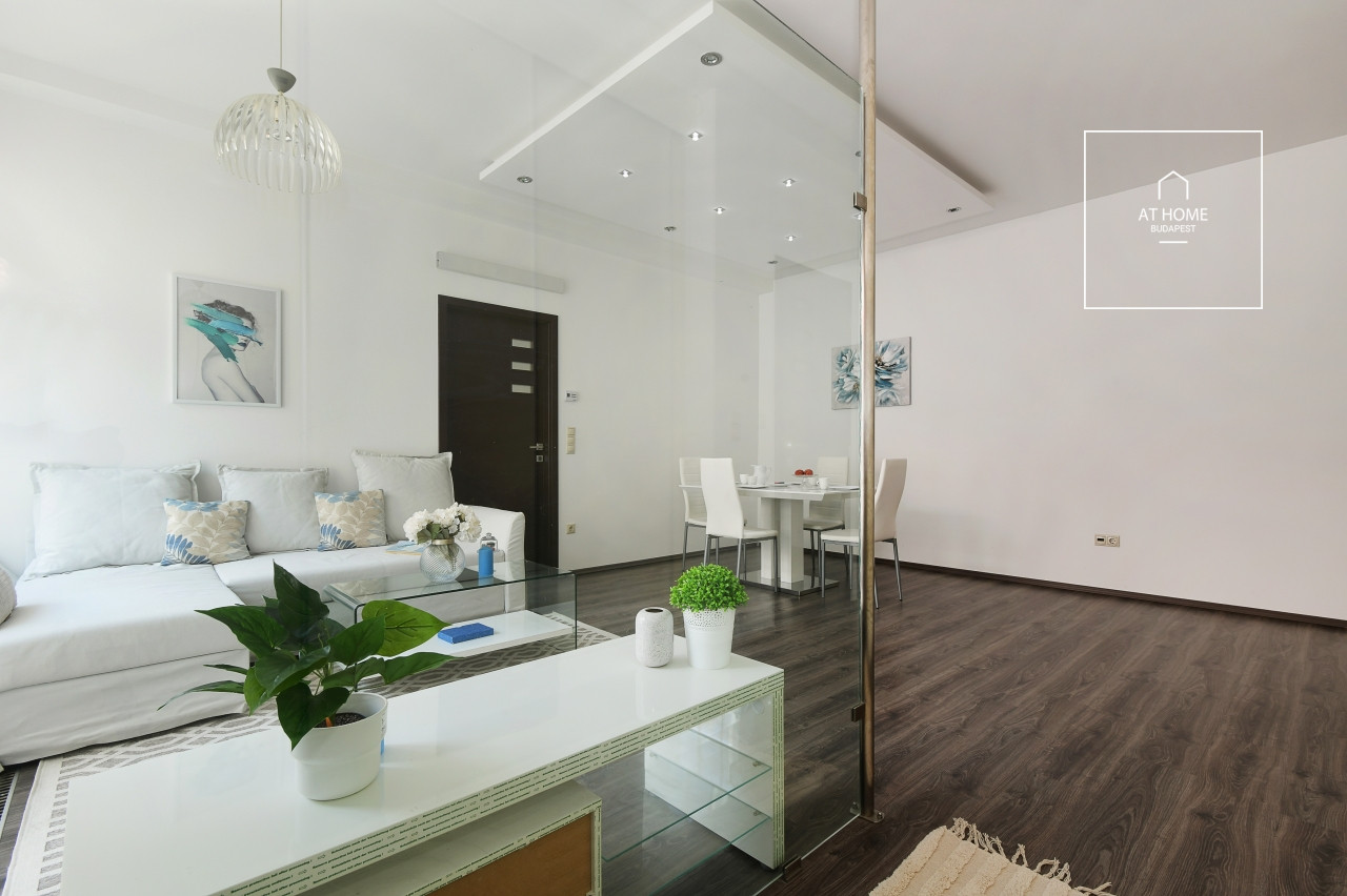 One-bedroom apartment with a balcony in District VI, Terézváros