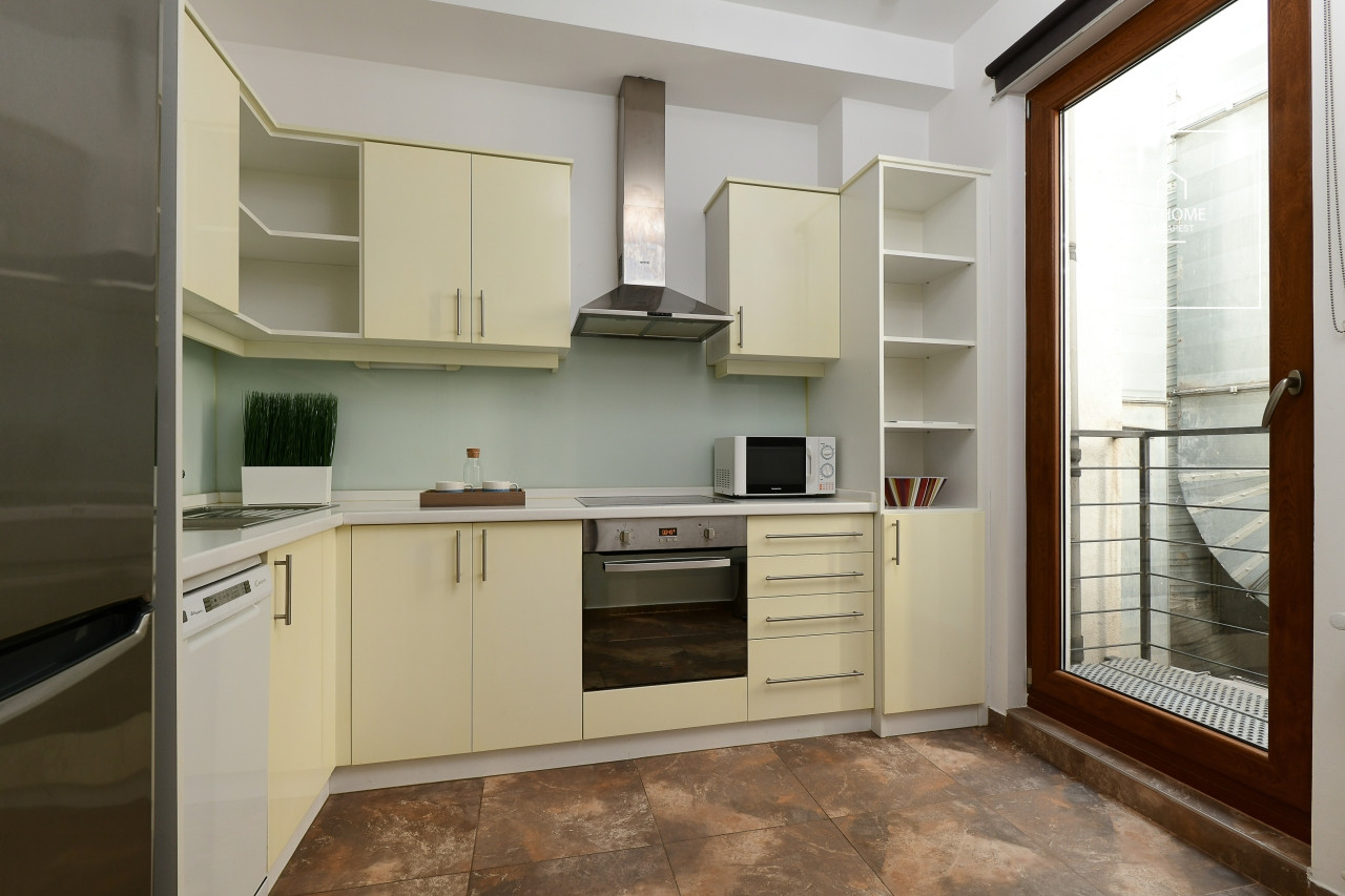 One-bedroom apartment with a balcony in District VI, Terézváros