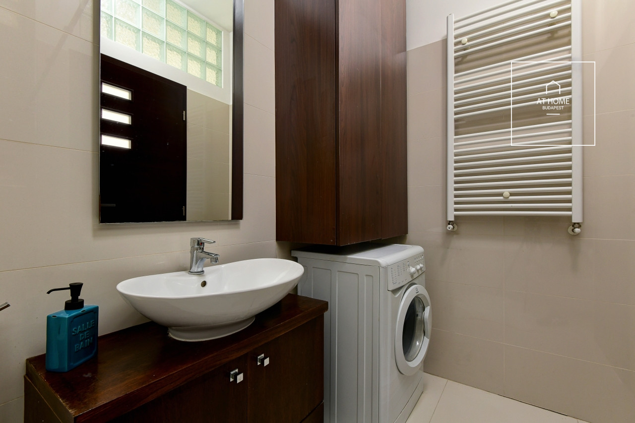 One-bedroom apartment with a balcony in District VI, Terézváros