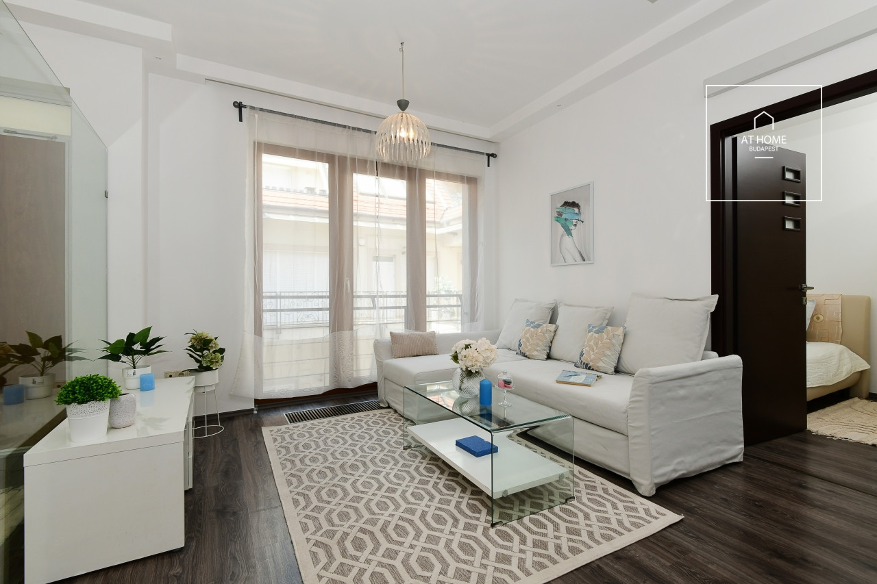 One-bedroom apartment with a balcony in District VI, Terézváros