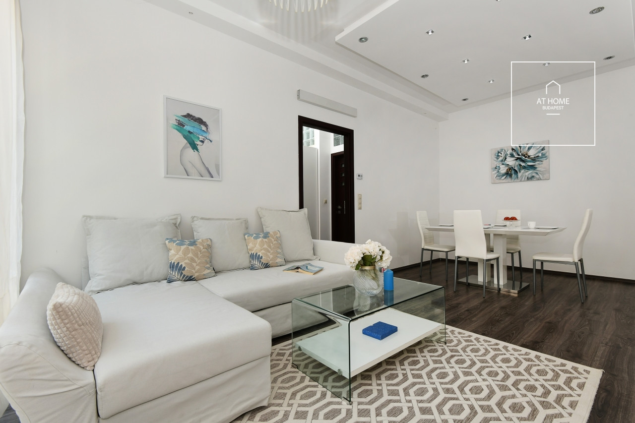 One-bedroom apartment with a balcony in District VI, Terézváros