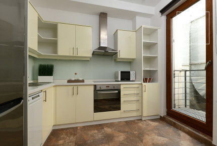 One-bedroom apartment with a balcony in District VI, Terézváros