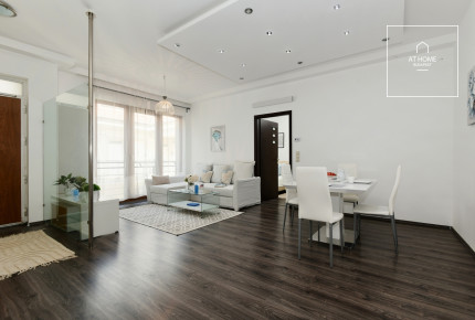 One-bedroom apartment with a balcony in District VI, Terézváros