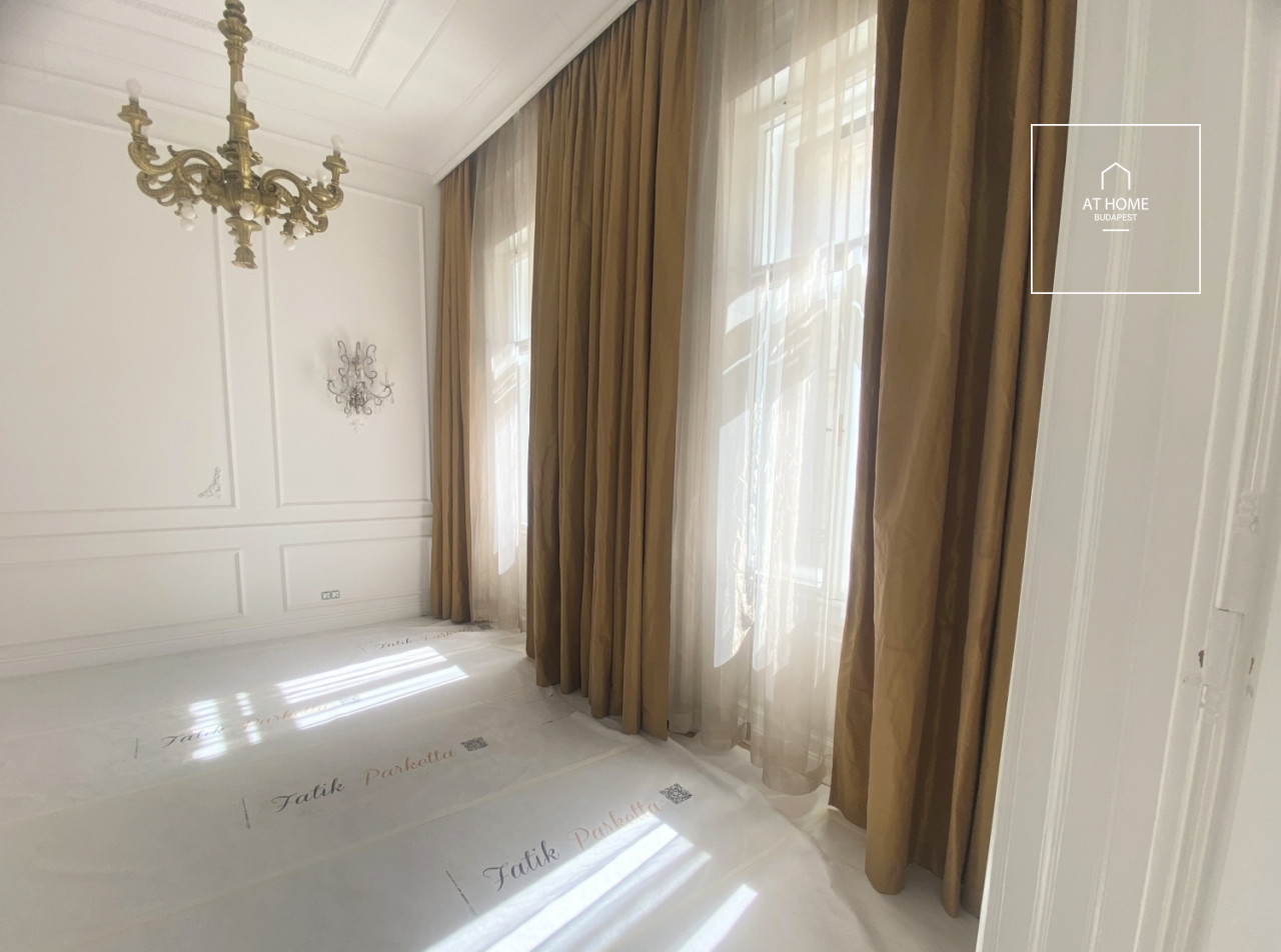 Renovated 98 sqm two-bedroom luxury apartment in District VI, Terézváros