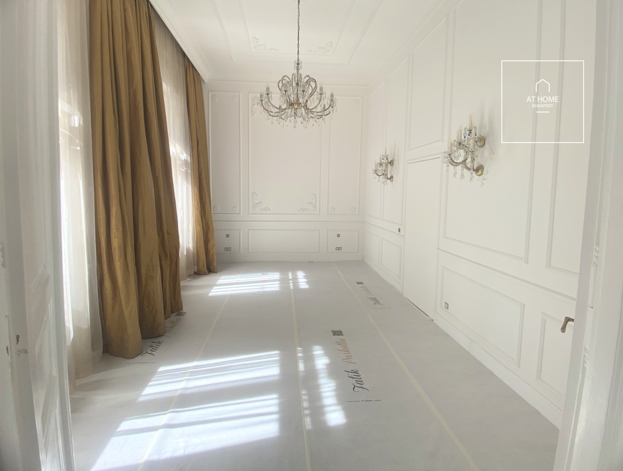 Renovated 98 sqm two-bedroom luxury apartment in District VI, Terézváros