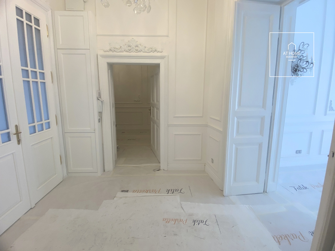 Renovated 98 sqm two-bedroom luxury apartment in District VI, Terézváros