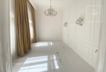 Renovated 98 sqm two-bedroom apartment in District VI, Terézváros