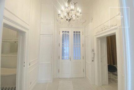 Renovated 98 sqm two-bedroom apartment in District VI, Terézváros
