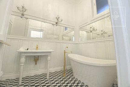 Renovated 98 sqm two-bedroom apartment in District VI, Terézváros