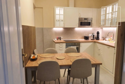 Renovated 100 sqm 2-Bedroom Apartment in District V, Lipótváros