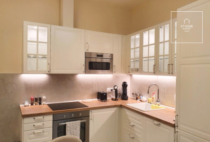 Renovated 100 sqm 2-Bedroom Apartment in District V, Lipótváros