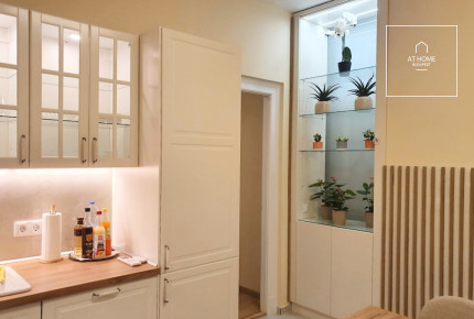 Renovated 100 sqm 2-Bedroom Apartment in District V, Lipótváros