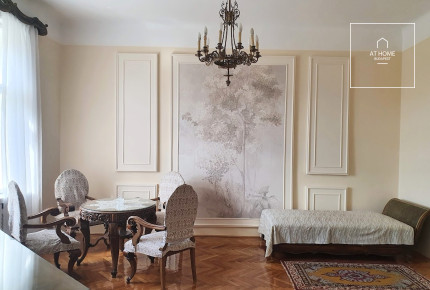 Renovated 100 sqm 2-Bedroom Apartment in District V, Lipótváros