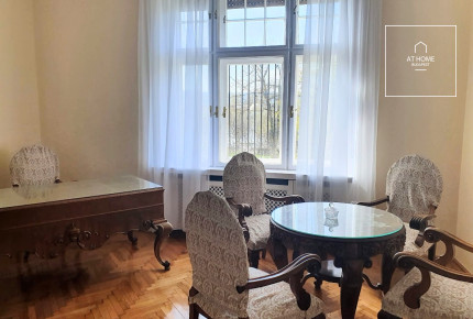 Renovated 100 sqm 2-Bedroom Apartment in District V, Lipótváros