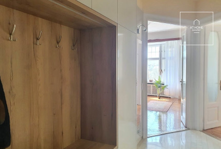 Renovated 100 sqm 2-Bedroom Apartment in District V, Lipótváros