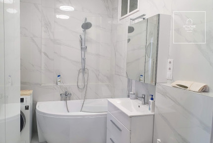 Renovated 100 sqm 2-Bedroom Apartment in District V, Lipótváros