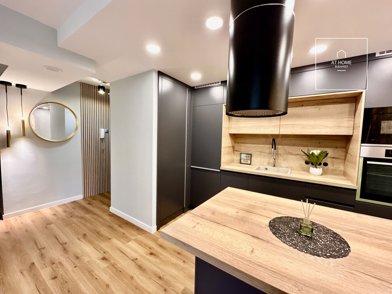 Beautifully renovated garden-connected apartment in Budapest, 2nd district, Vérhalom