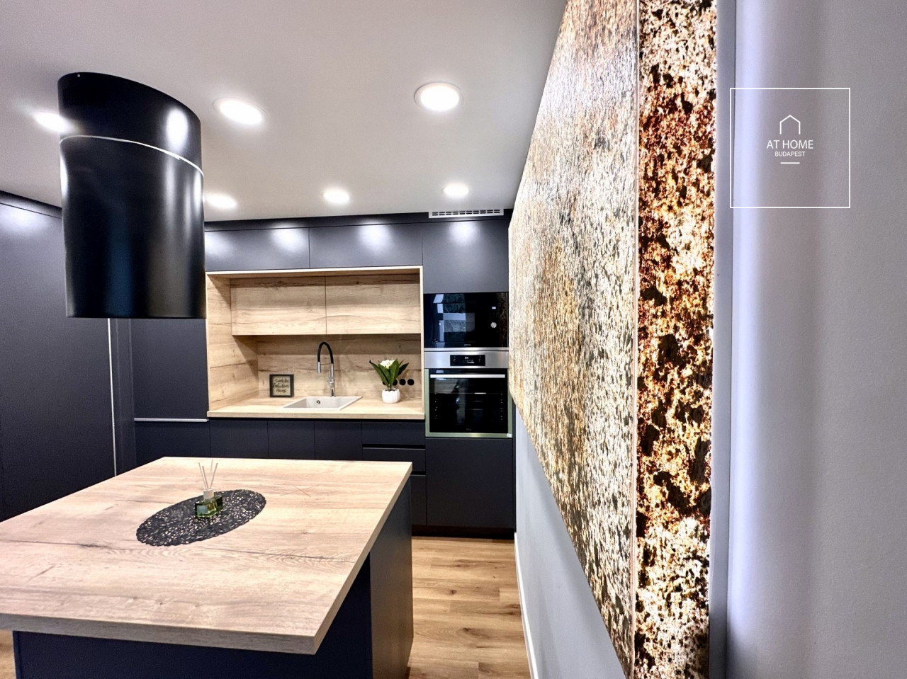 Beautifully renovated garden-connected apartment in Budapest, 2nd district, Vérhalom