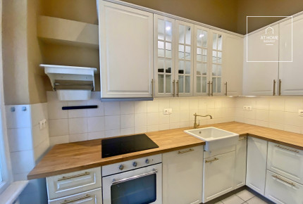 Sunny 105 sqm two-bedroom apartment in District II, Víziváros