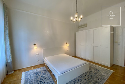 Sunny 105 sqm two-bedroom apartment in District II, Víziváros