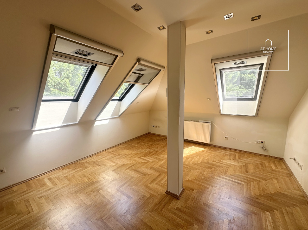 Three-storey 500 sqm family house in District III, Testvérhegy