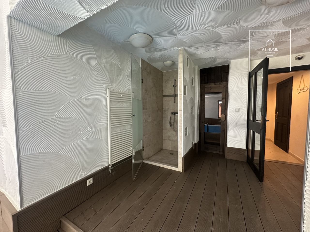 Three-storey 500 sqm family house in District III, Testvérhegy