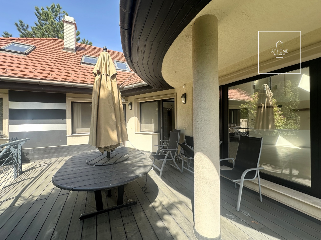 Three-storey 500 sqm family house in District III, Testvérhegy