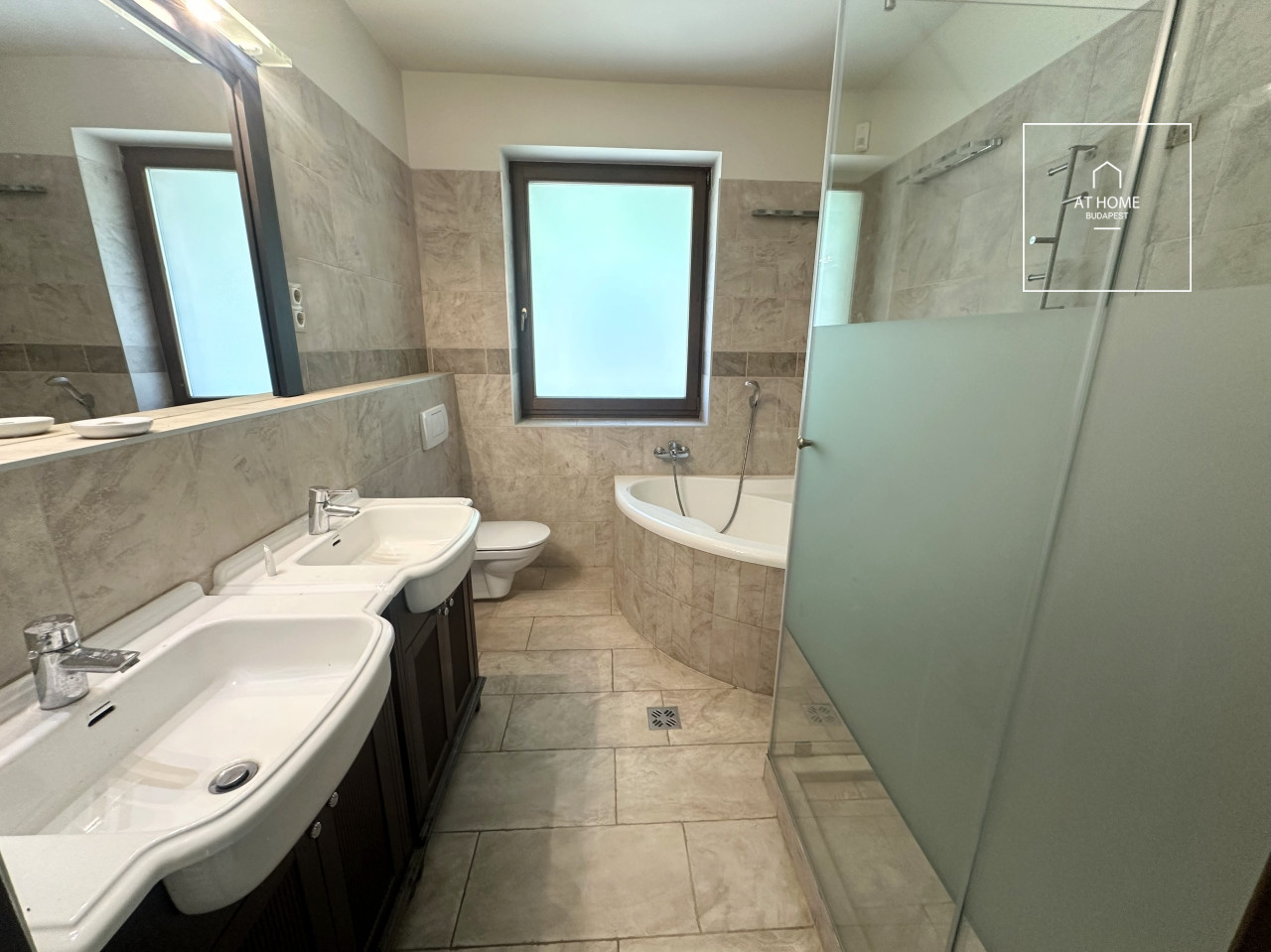 Három szintes 500nm-es családi ház III. kerület, Testvérhegy