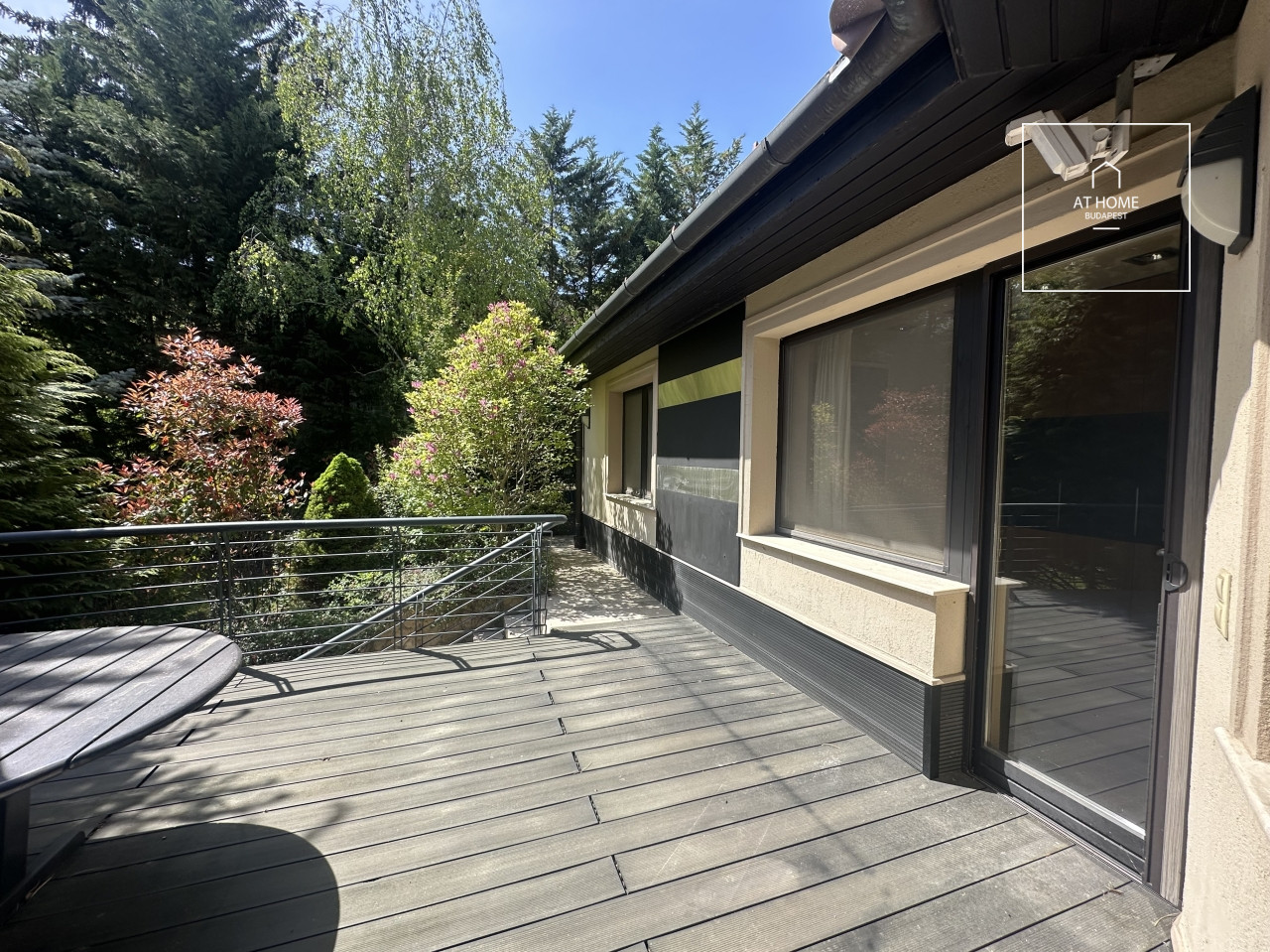 Three-storey 500 sqm family house in District III, Testvérhegy