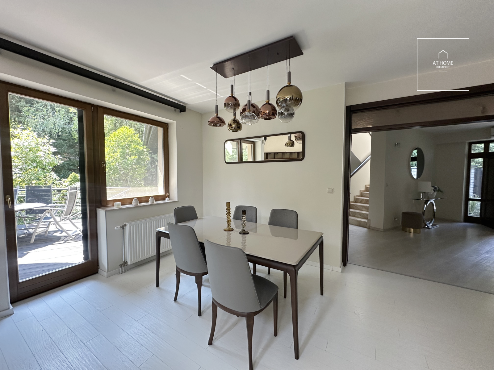 Three-storey 500 sqm family house in District III, Testvérhegy