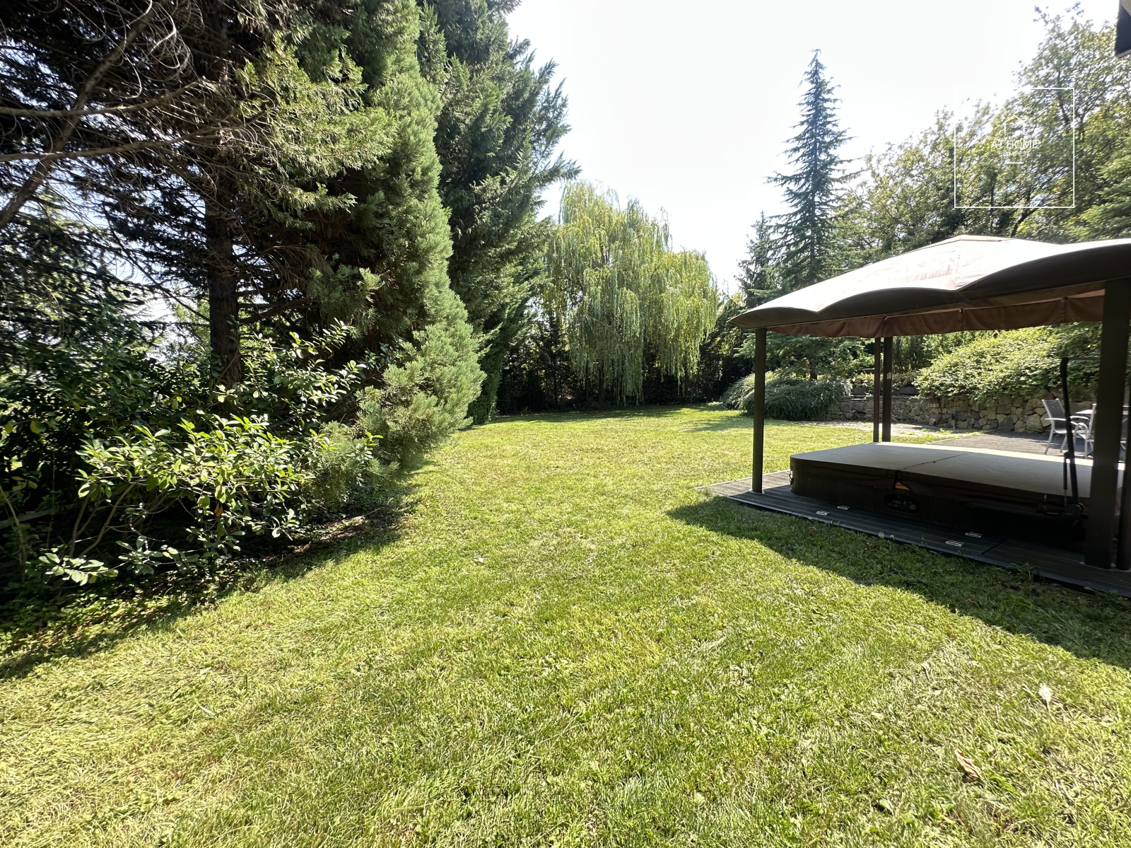 Three-storey 500 sqm family house in District III, Testvérhegy