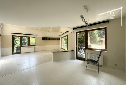 Three-storey 500 sqm family house in District III, Testvérhegy