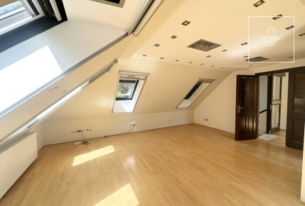 Three-storey 500 sqm family house in District III, Testvérhegy