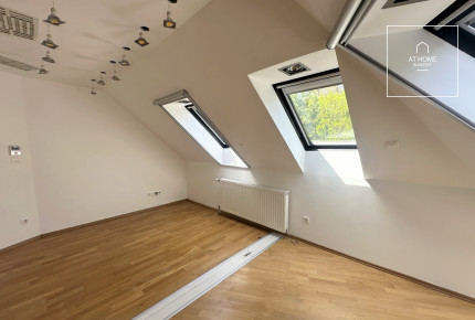 Three-storey 500 sqm family house in District III, Testvérhegy