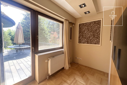 Three-storey 500 sqm family house in District III, Testvérhegy