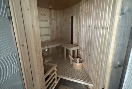 Three-storey 500 sqm family house in District III, Testvérhegy