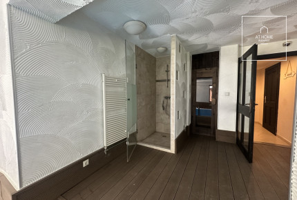Three-storey 500 sqm family house in District III, Testvérhegy