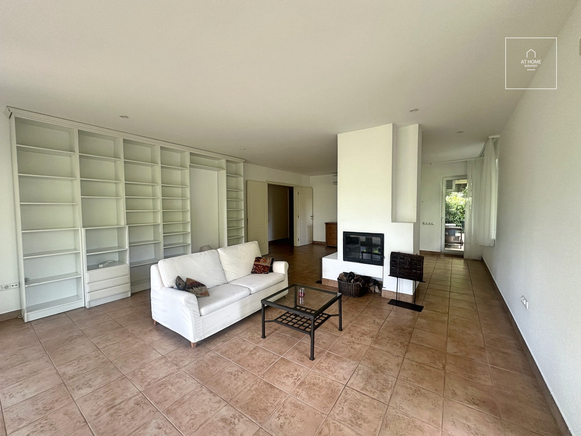 3 bedroom apartment with huge terrace and garden connecton for rent Budapest II. district, Szépilona