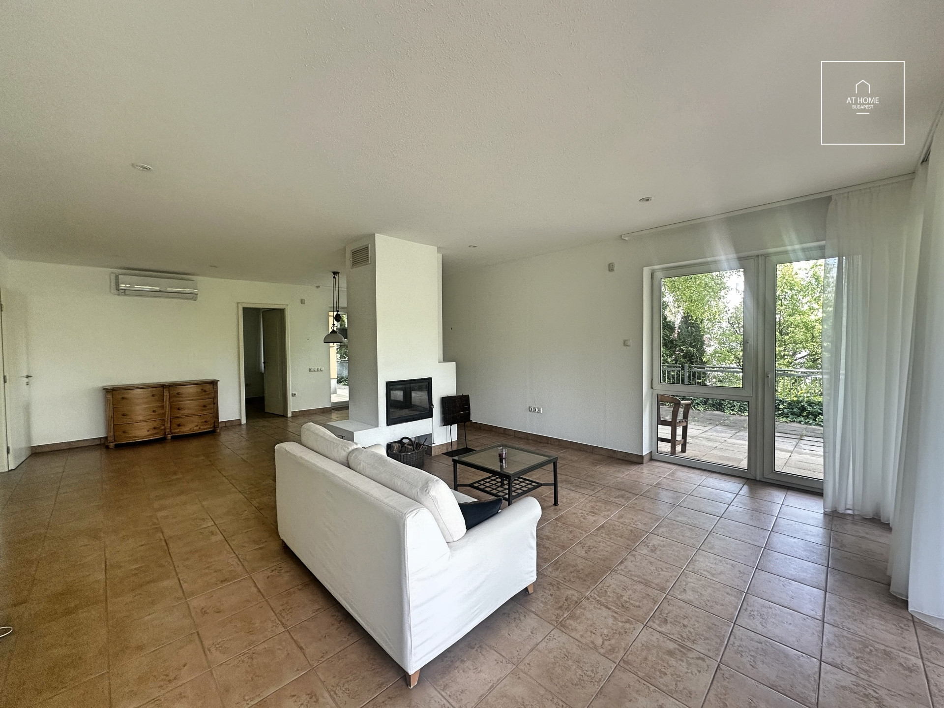 3 bedroom apartment with huge terrace and garden connecton for rent Budapest II. district, Szépilona