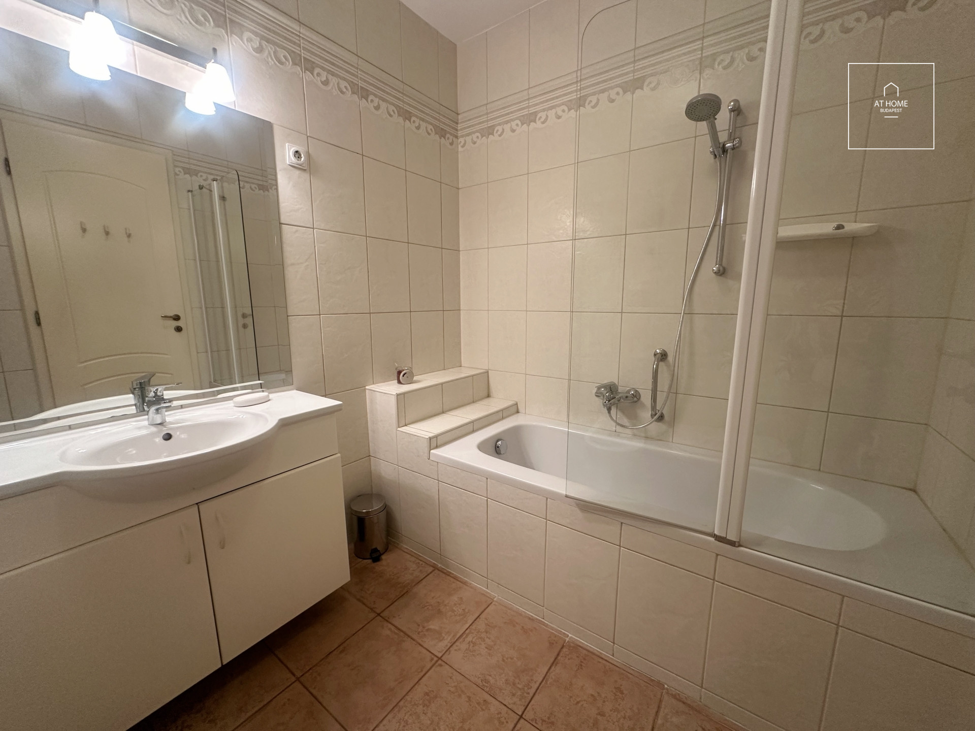 3 bedroom apartment with huge terrace and garden connecton for rent Budapest II. district, Szépilona