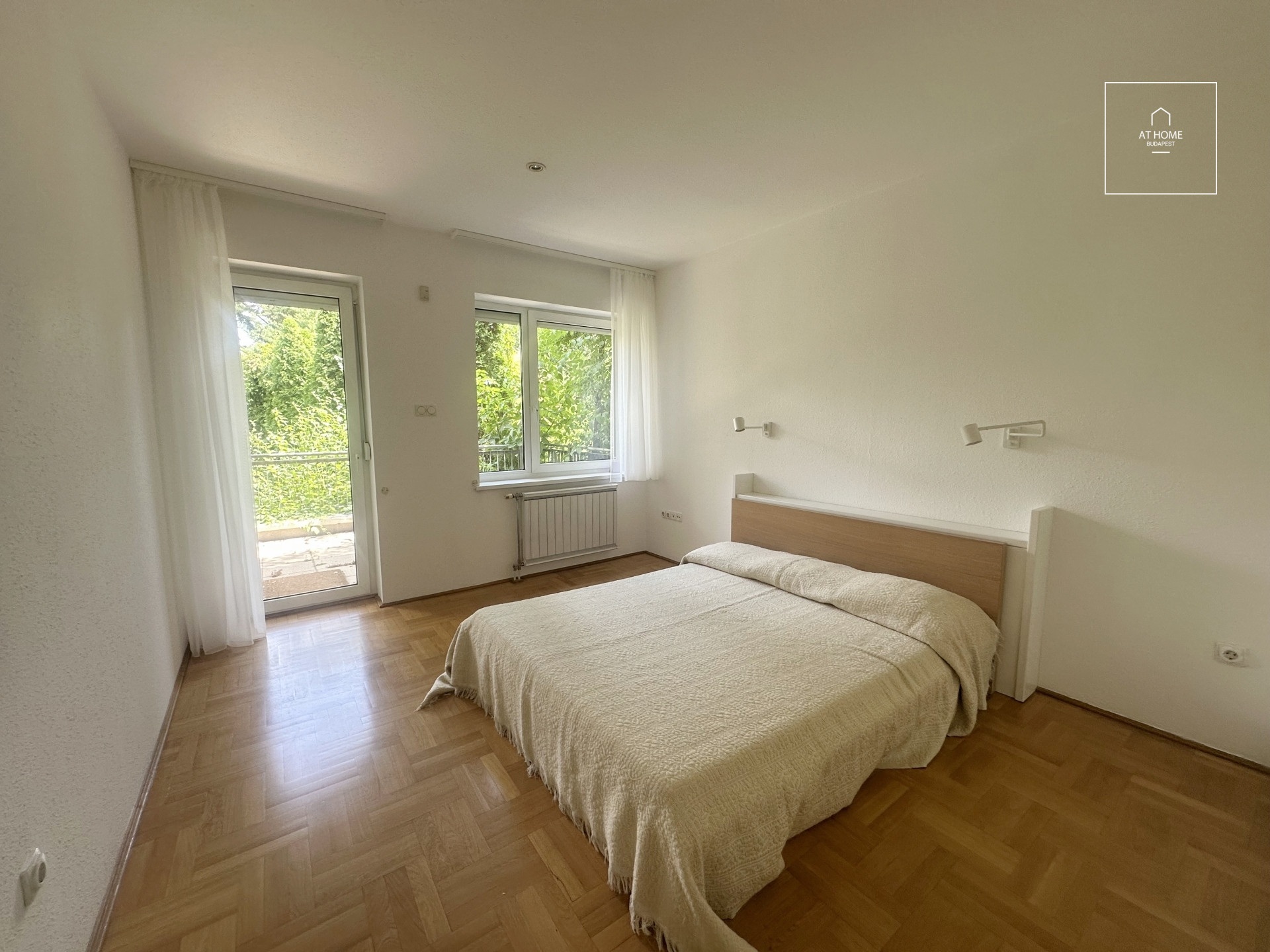 3 bedroom apartment with huge terrace and garden connecton for rent Budapest II. district, Szépilona