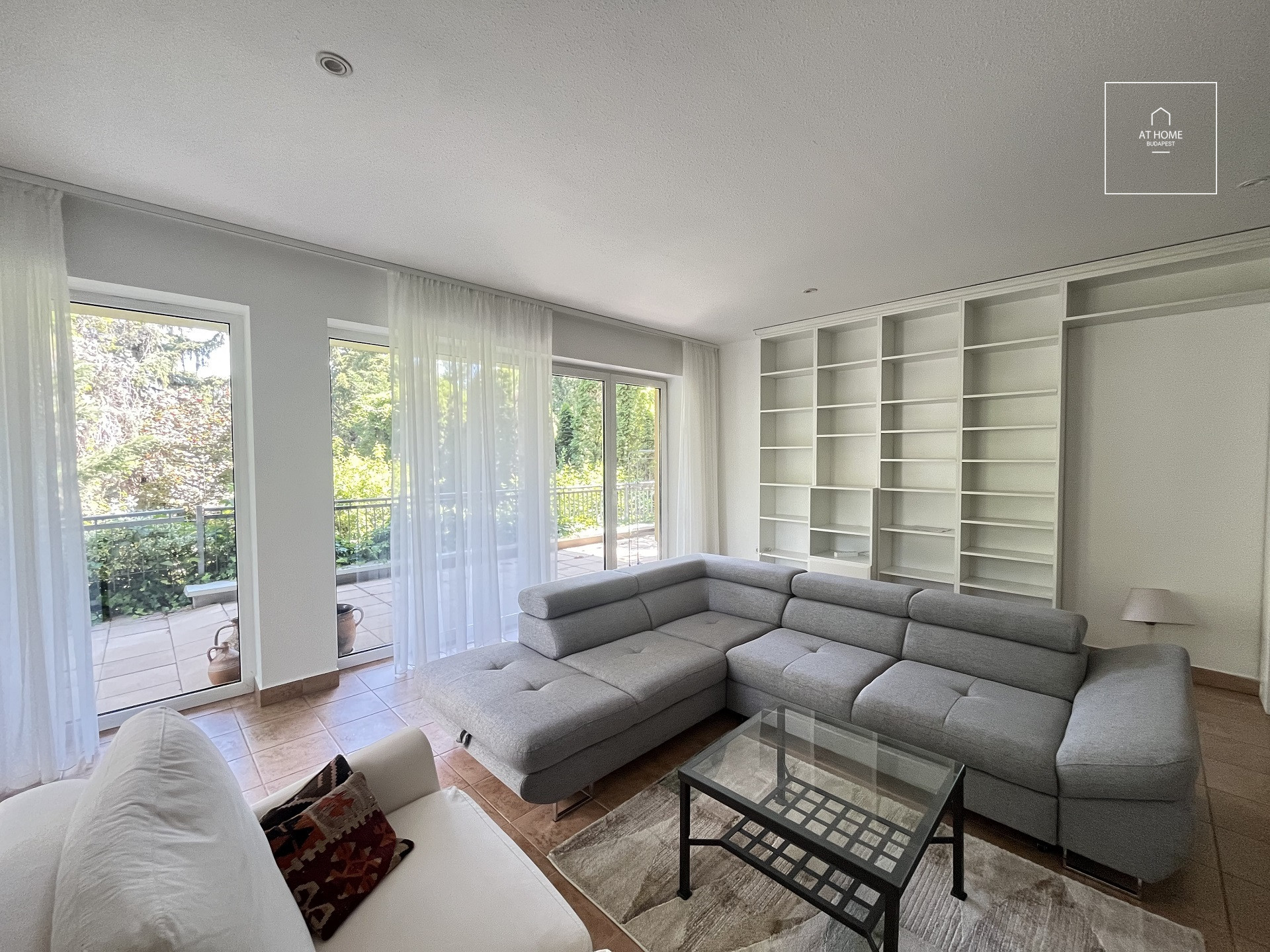 3 bedroom apartment with huge terrace and garden connecton for rent Budapest II. district, Szépilona