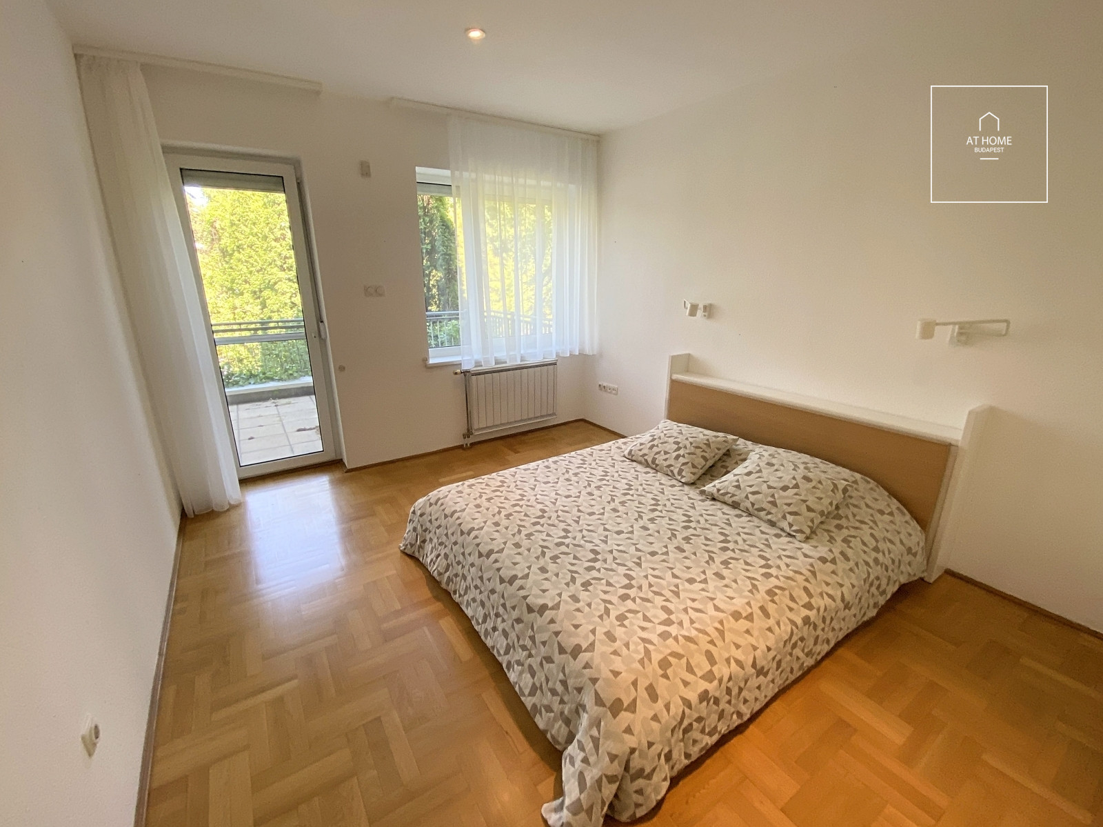 3 bedroom apartment with huge terrace and garden connecton for rent Budapest II. district, Szépilona