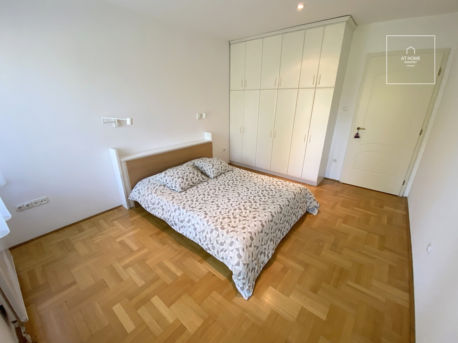 3 bedroom apartment with huge terrace and garden connecton for rent Budapest II. district, Szépilona
