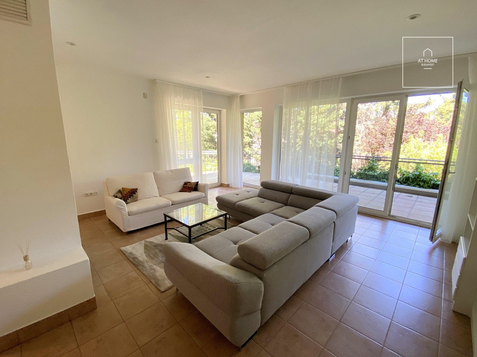 3 bedroom apartment with huge terrace and garden connecton for rent Budapest II. district, Szépilona
