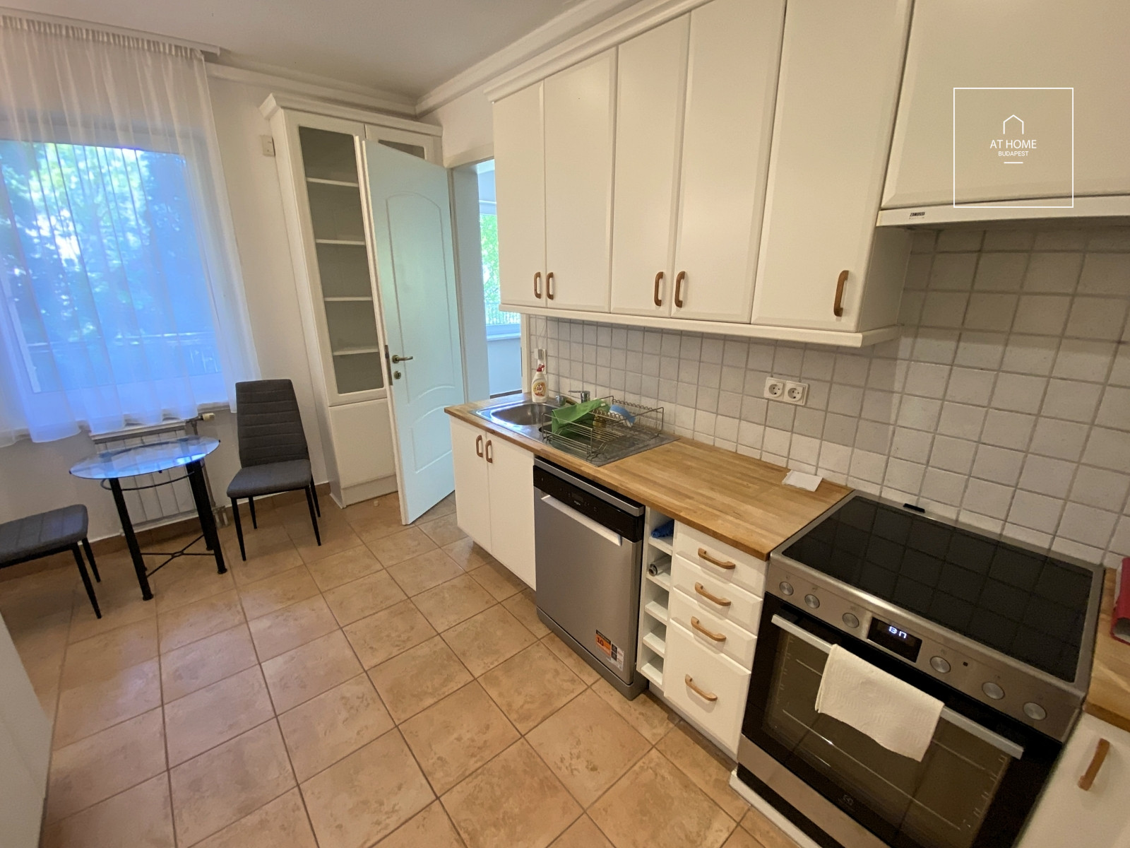 3 bedroom apartment with huge terrace and garden connecton for rent Budapest II. district, Szépilona