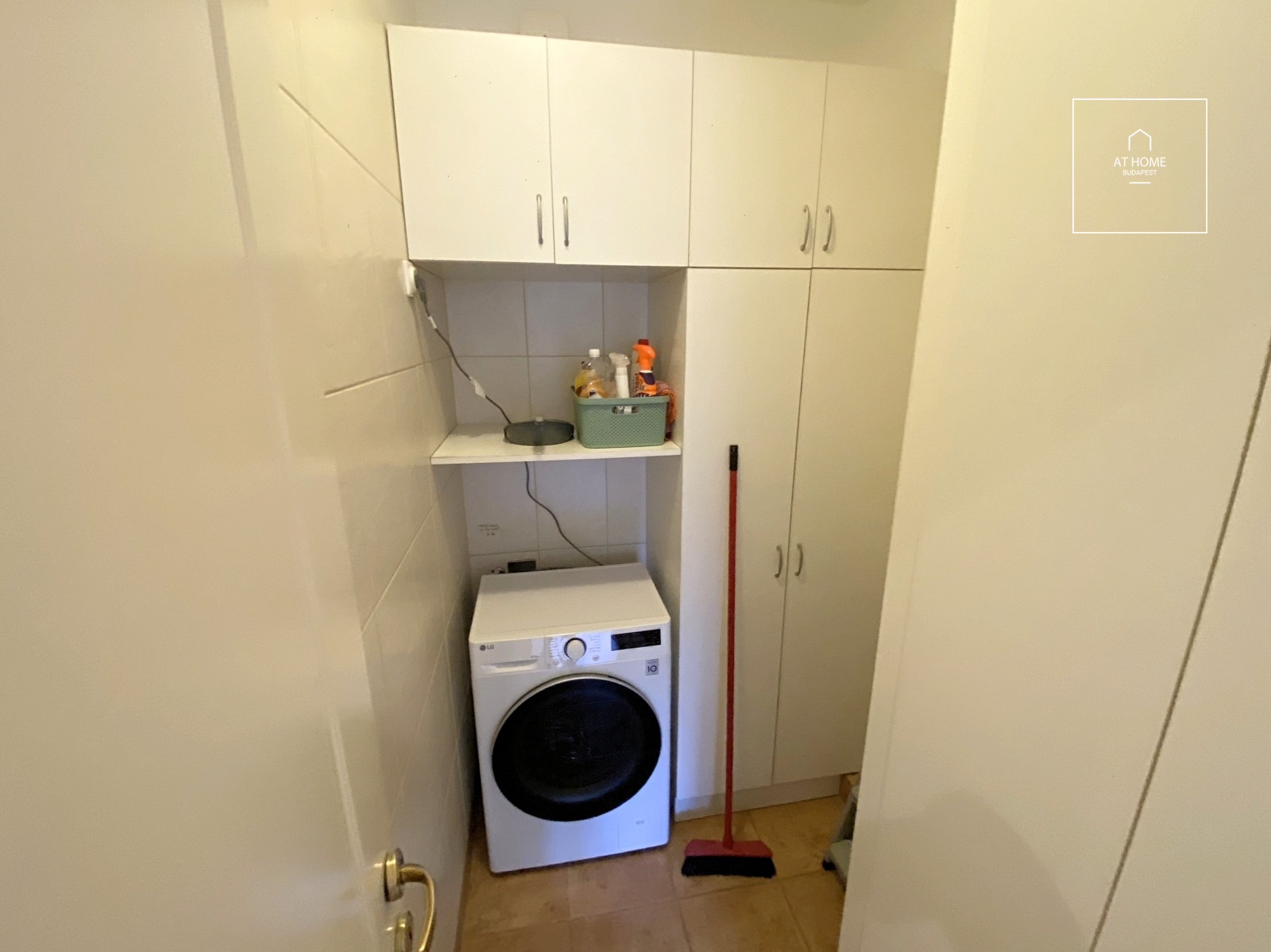 3 bedroom apartment with huge terrace and garden connecton for rent Budapest II. district, Szépilona