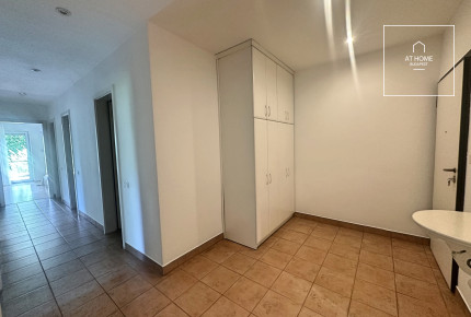 3 bedroom apartment with huge terrace and garden connecton for rent Budapest II. district, Szépilona